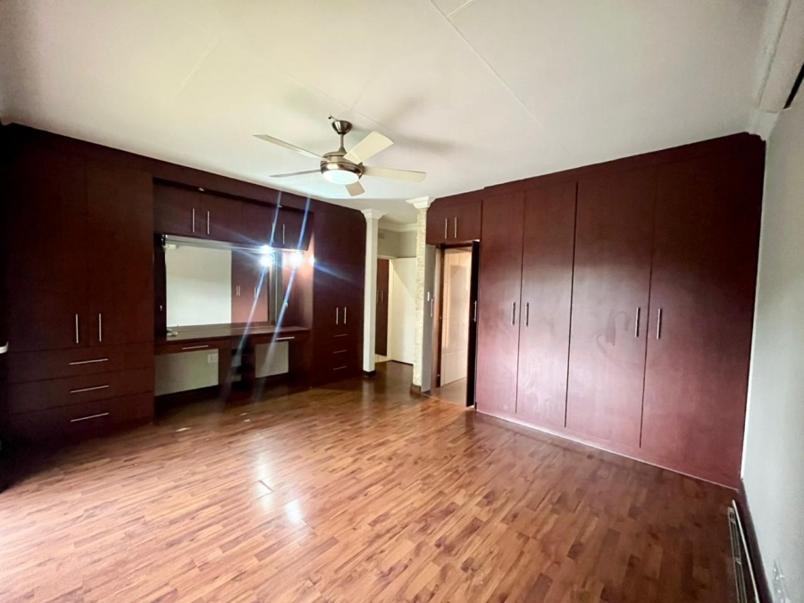 5 Bedroom Property for Sale in Safari Gardens North West